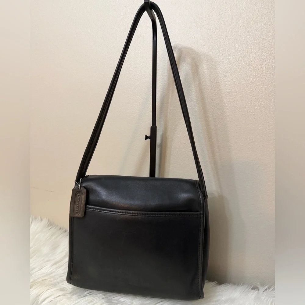 Vintage Coach # 9054 Black Glove-leather Shoulder Bag